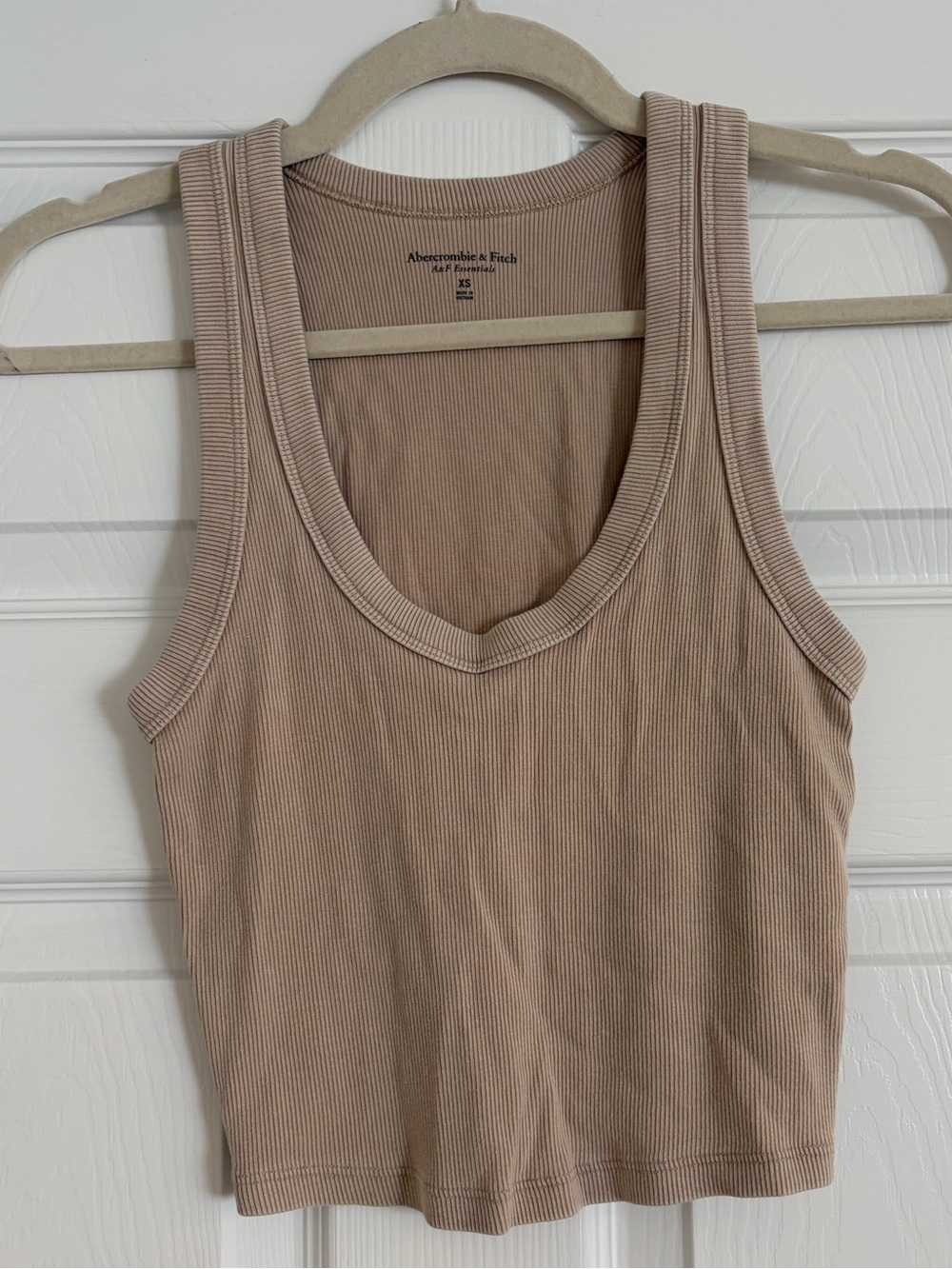 Abercrombie & Fitch Women's Ribbed cropped Tank Top — Taupe